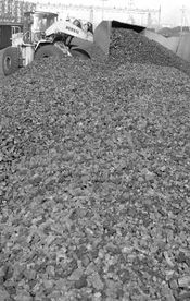 咸陽市人民政府推動(dòng)煤炭產(chǎn)業(yè)轉(zhuǎn)型升級(jí)，賦能區(qū)域經(jīng)濟(jì)高質(zhì)量發(fā)展